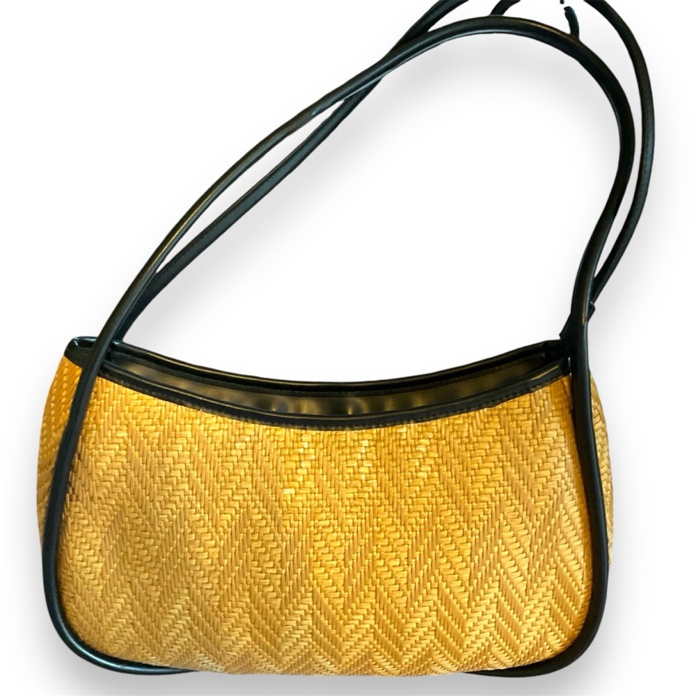 MX straw shoulder bag in great pre owned condition.